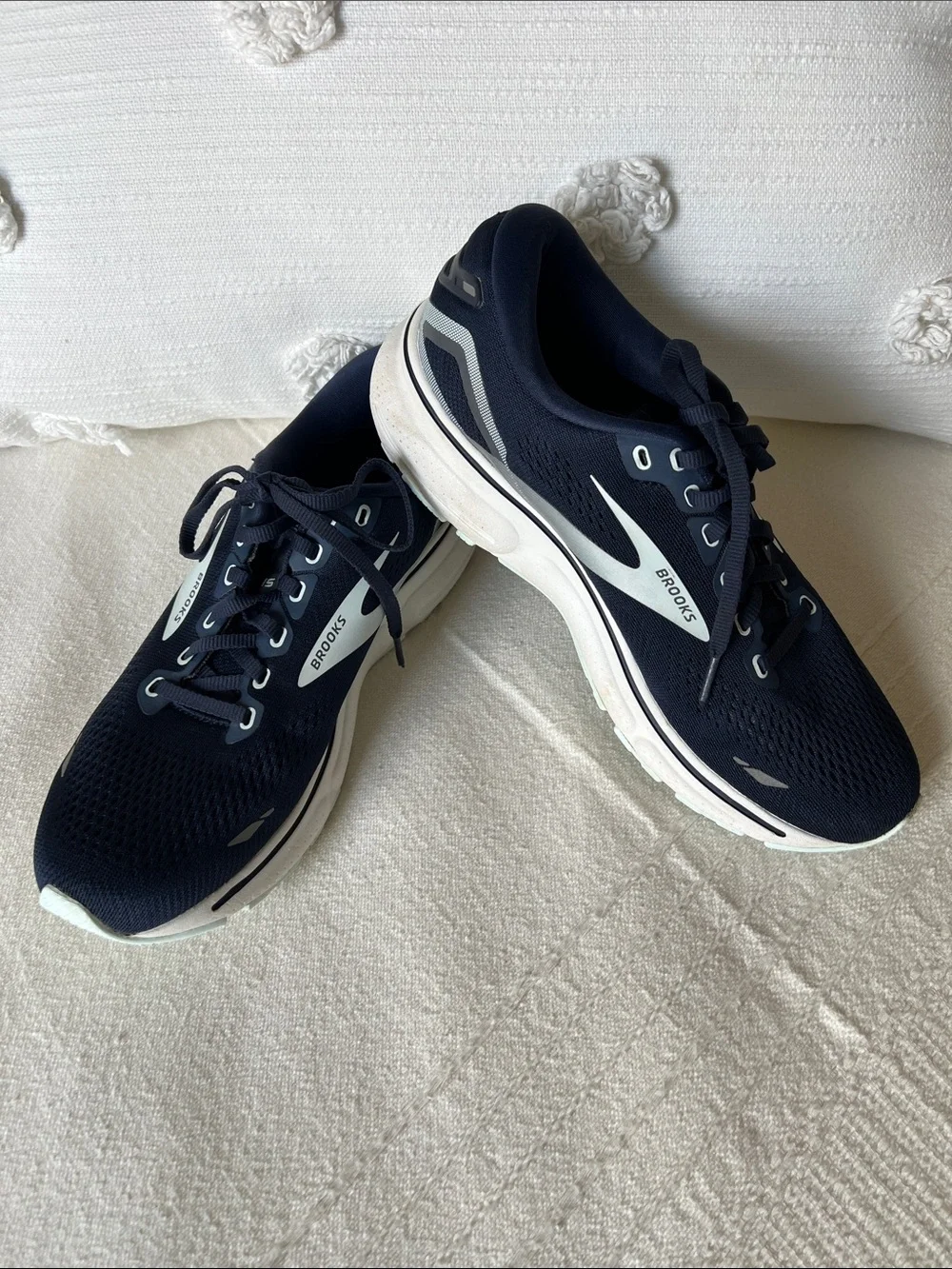 Brooks Ghost 15 Women’s Navy and White Athletic Running Shoes